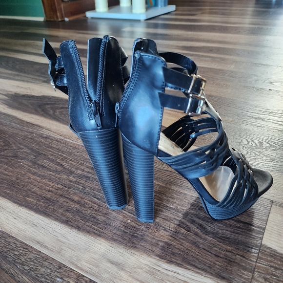 Shoes - Picture 2 of 3